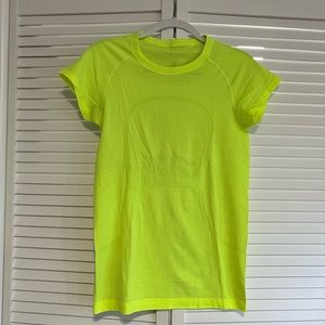 Lululemon women’s swiftly tech short sleeve shirt